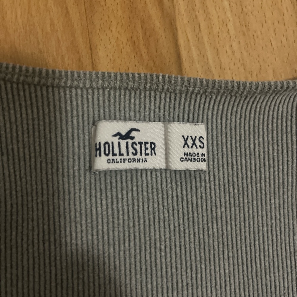 Hollister Gray Ribbed Cropped Long Sleeve - Picture 3 of 3